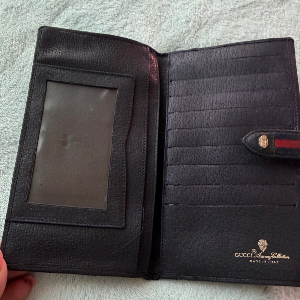 Gucci Black and Cream Monogram Clutch - Picture 15 of 16